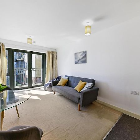 Luxe 1 Bed Flat 5 Mins To Stratford - Free Parking Apartment London Exterior photo