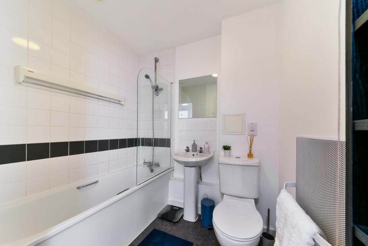 Luxe 1 Bed Flat 5 Mins To Stratford - Free Parking Apartment London Exterior photo